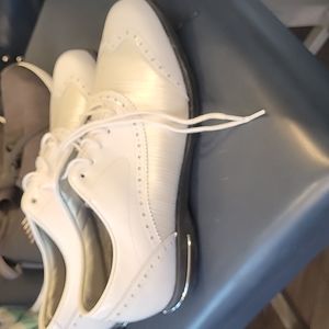 Golf shoes